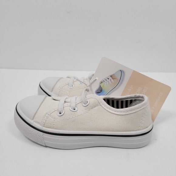 Hildie & Jo Dyeable Kid's White Canvas Shoes US Size 9/10 NWT - Picture 2 of 9
